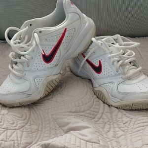 Boys Size 4Y Nike Sneakers